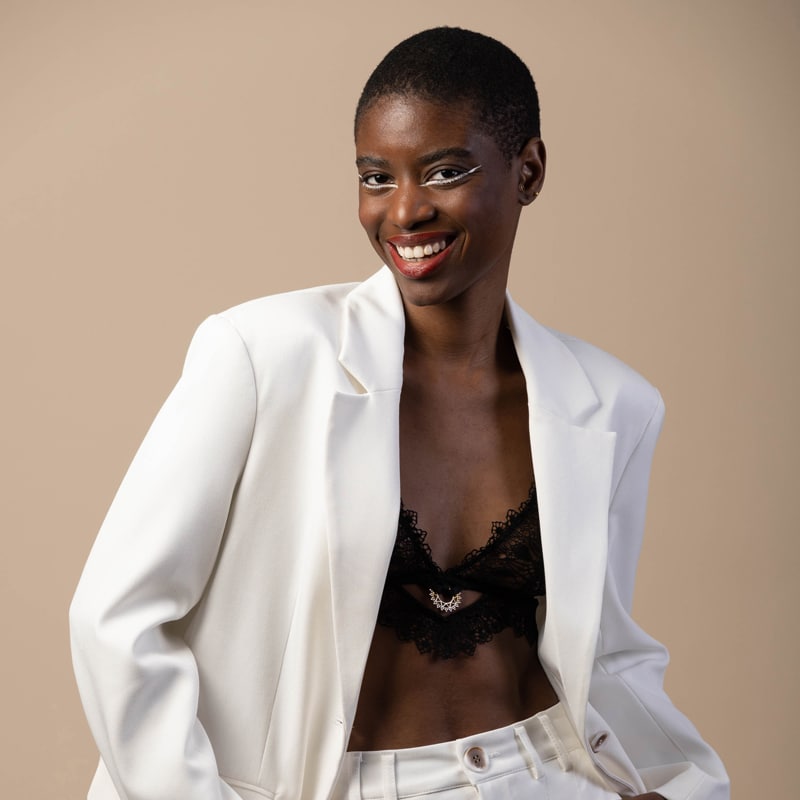 Pam Méliee réalise votre portrait corporate à Paris 5e pour construire votre image professionnelle et toucher votre clientèle.